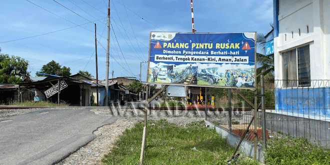 Palang pintu perlintasan kereta api rusak di Desa Sei Buluh, Perbaungan, Sergai