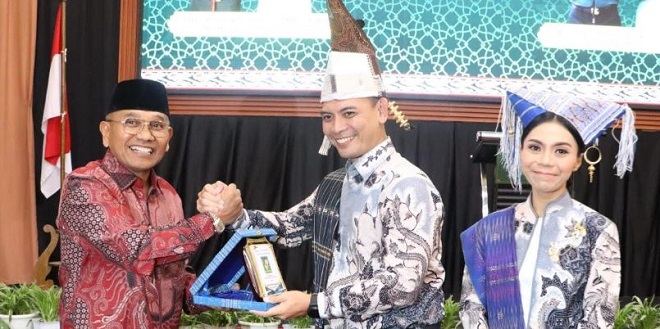 Bupati Simalungun dan Dandim 0207/Simalungun saat acara pisah sambut di Ballroom Sapadia Hotel