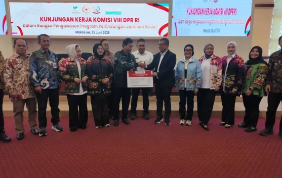 Distribusi bantuan sosial Kemensos di Sulawesi Selatan disaksikan Komisi VIII DPR