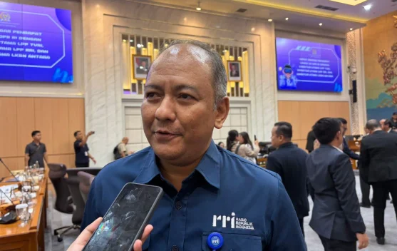 Direktur Utama LPP RRI I Hendrasmo usai Rapat Dengar Pendapat di Kompleks Parlemen, Jakarta