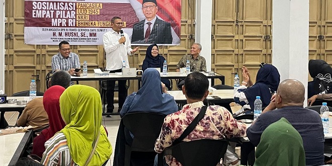 Sesi sosialisasi Empat Pilar oleh HM Husni bersama warga Desa Selemak