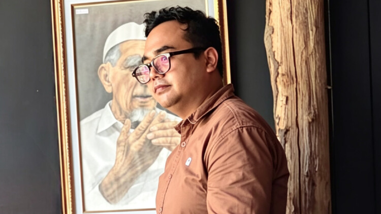 Revitalisasi Jembatan Kaliombo I di Kota Kediri dengan alat berat dan antrean lalu lintas
