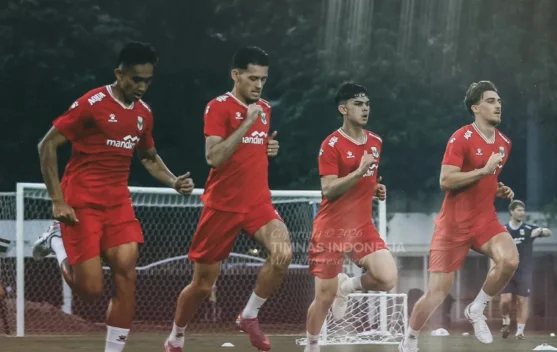 Skuad Timnas Indonesia bersiap menghadapi Oman di Stadion GBK