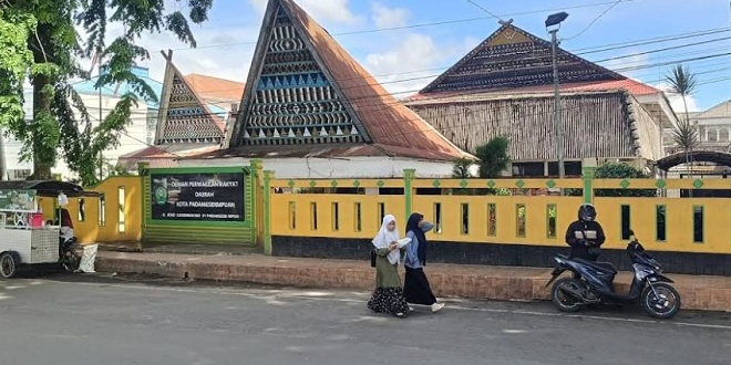 Dokumen anggaran Sekretariat DPRD Kota Padangsidimpuan dengan sorotan pos makan-minum