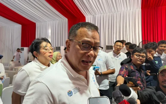 Menteri Lingkungan Hidup Jumhur Hidayat berbicara pada Puncak Peringatan Hari Lingkungan Hidup Sedunia 2026 di Buperta Cibubu...