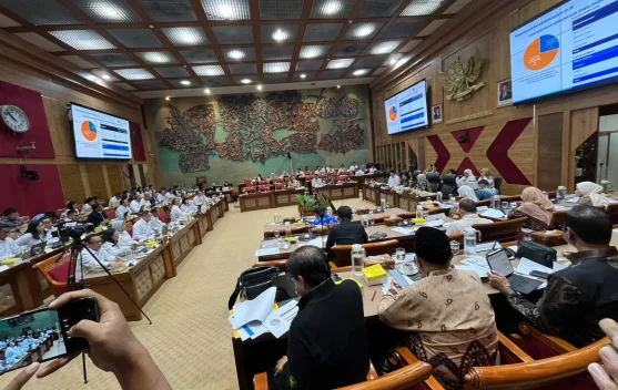 Menteri Brian hadir dalam rapat Komisi X DPR terkait evaluasi SNPMB dan integritas riset