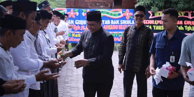 Peluncuran dan peusijuek guru Beut Kitab Bak Sikula di Gedung Dekranasda Aceh Besar