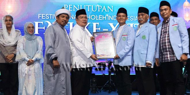 Wali Kota Wesly Silalahi menerima penghargaan Tokoh Toleransi di FASI XIII Pematangsiantar