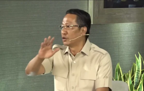 Menteri Hukum Supratman Andi Agtas berbicara pada dialog publik soal digitalisasi layanan
