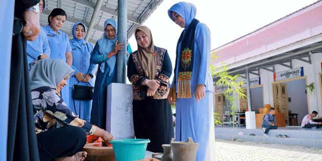 Pameran produk UMKM dan kerajinan di Gedung Dekranasda Aceh Besar