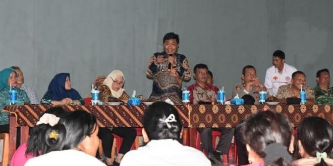 Wakil Bupati Deliserdang berdialog dengan petani di STM Hulu