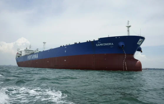 Kapal tanker MT Gamkonora menuju Pelabuhan Cilacap dengan muatan minyak mentah