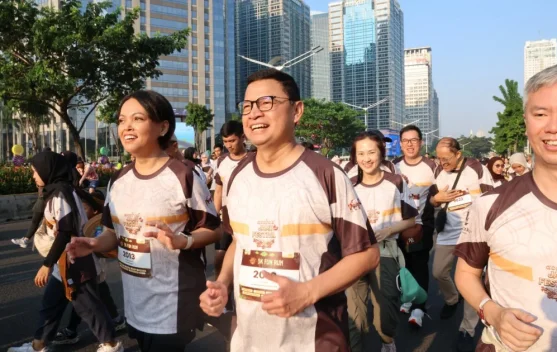 Suasana Jamu Festival 2026 dengan peserta lari dan penjual jamu gendong