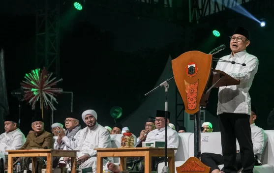 Menko Muhaimin Iskandar berbicara di Haul Ulama dan Habaib Betawi 2026 di Monas