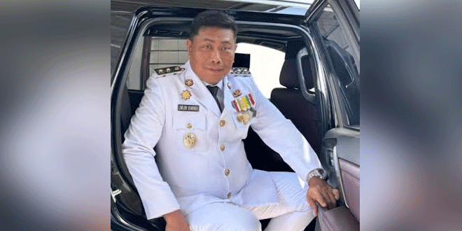 Foto Wakil Bupati Deliserdang Lom Lom Suwondo yang ditemukan terpasang rusak di ruang Kantor Camat Sunggal