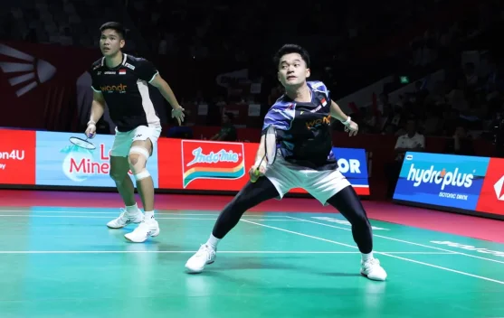 Leo Rolly Carnando dan Daniel Marthin usai kalah di babak 32 besar Indonesia Open 2026