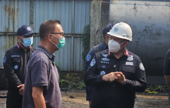 Penyegelan pabrik pengolahan oli bekas di Panongan, Kabupaten Tangerang
