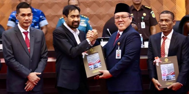 Penyerahan LHP BPK RI kepada Gubernur Aceh di Sidang Paripurna DPR Aceh