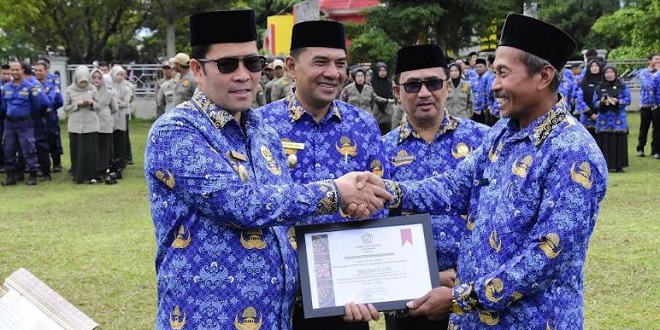 Bupati Aceh Tengah memimpin apel dan mengumumkan kebijakan TPP berbasis kinerja