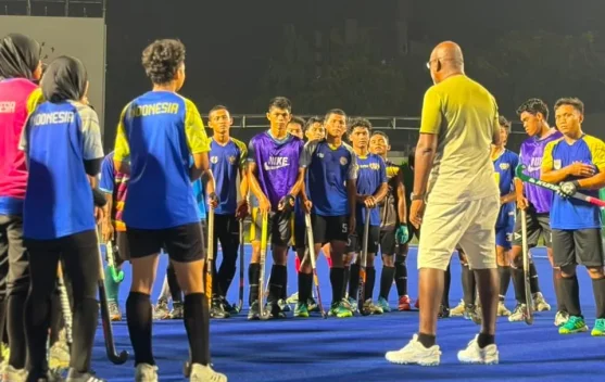 Timnas hoki lapangan Indonesia berlatih di lapangan di Australia
