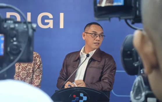 Ilustrasi penindakan konten judi online dan logo Kemkomdigi