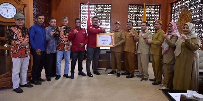 Bupati Aceh Jaya menerima kunjungan Komisi Informasi Aceh di ruang kerja