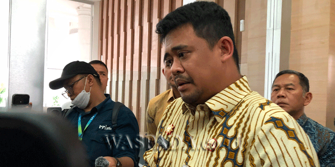 Gubernur Sumatera Utara Bobby Nasution memberikan pernyataan di kantor gubernur