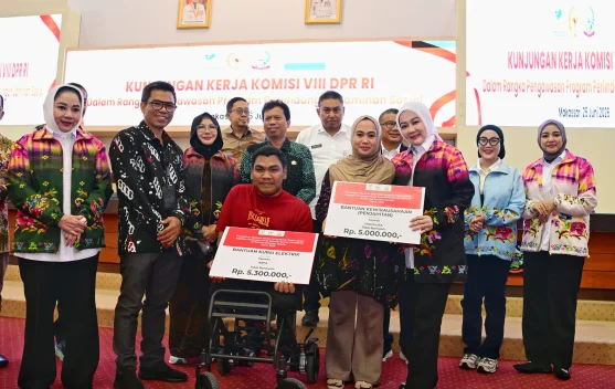 Petugas sensus mendata warga untuk perbarui data penerima bantuan sosial
