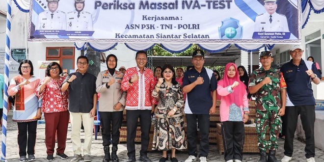 Ketua TP PKK Pematangsiantar meninjau pemeriksaan IVA Test di Puskesmas Martimbang, 4 Juni 2026