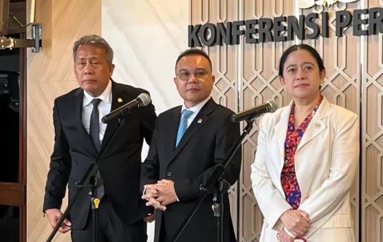 Ilustrasi sidang DPR dan pembahasan revisi undang-undang sektor keuangan