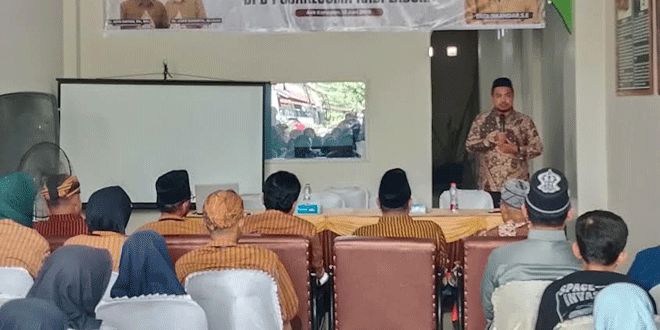 Ketua DPD Pujakesuma Labura santuni anak yatim saat pembukaan Musda Ke-IV di Aek Kanopan