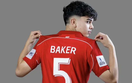 Mathew Baker saat latihan bersama skuad Timnas Indonesia di Stadion Madya Senayan