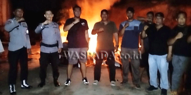 Bong alat hisap sabu ditemukan saat penggerebekan di Aek Kanopan Timur