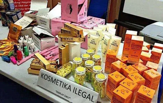 Ilustrasi kosmetik dan label izin edar sebagai simbol pengawasan BPOM