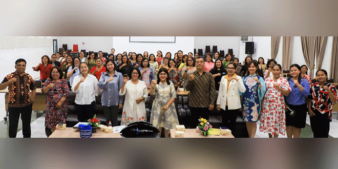 Kegiatan pendalaman Alkitab dan pengajian TP PKK Pematangsiantar di ruang serbaguna Pemko