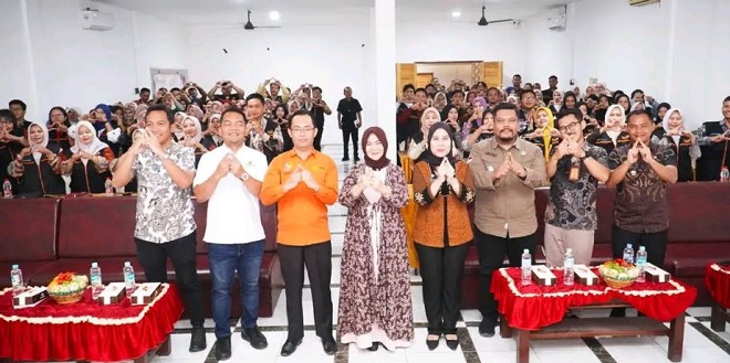 Wakil Bupati Langkat meresmikan Sensus Ekonomi 2026 dan menyematkan rompi petugas