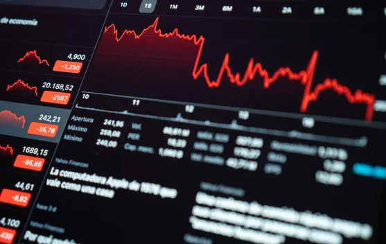Grafik IHSG turun 1,06 persen pada jeda sesi I 18 Juni 2026