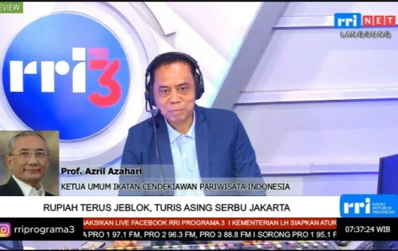 Pengunjung berbelanja di pusat perbelanjaan Jakarta