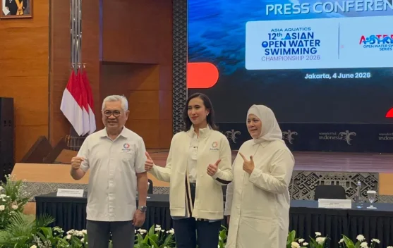 Atlet renang perairan terbuka bersaing di perairan Bali pada ajang internasional