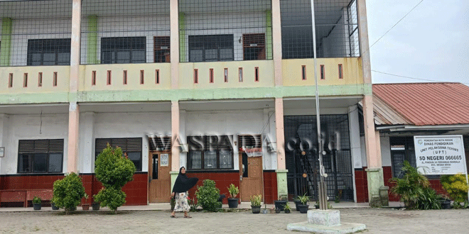 Bangunan sekolah dasar dan area komplek SD di Perumnas Mandala Medan Denai