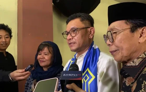 Suasana pemberian IKALUIN Award 2026 kepada alumni UIN di Tangerang