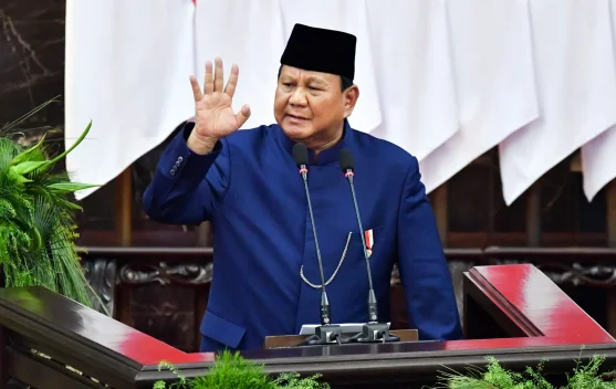 Grafik hasil survei kepuasan publik terhadap Presiden Prabowo semester pertama 2026
