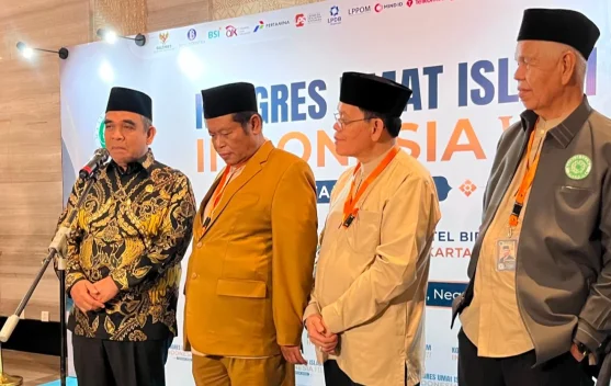Ahmad Muzani memberi sambutan saat pembukaan KUII Ke-8 di Jakarta