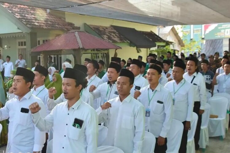 Wakil Bupati Lamongan Dirham Akbar Aksara memberi arahan kepada kader GP Ansor di Brondong