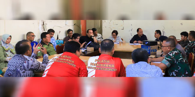 Rapat persiapan HUT ke-81 RI di ruang rapat Badan Kesbangpol Pematangsiantar