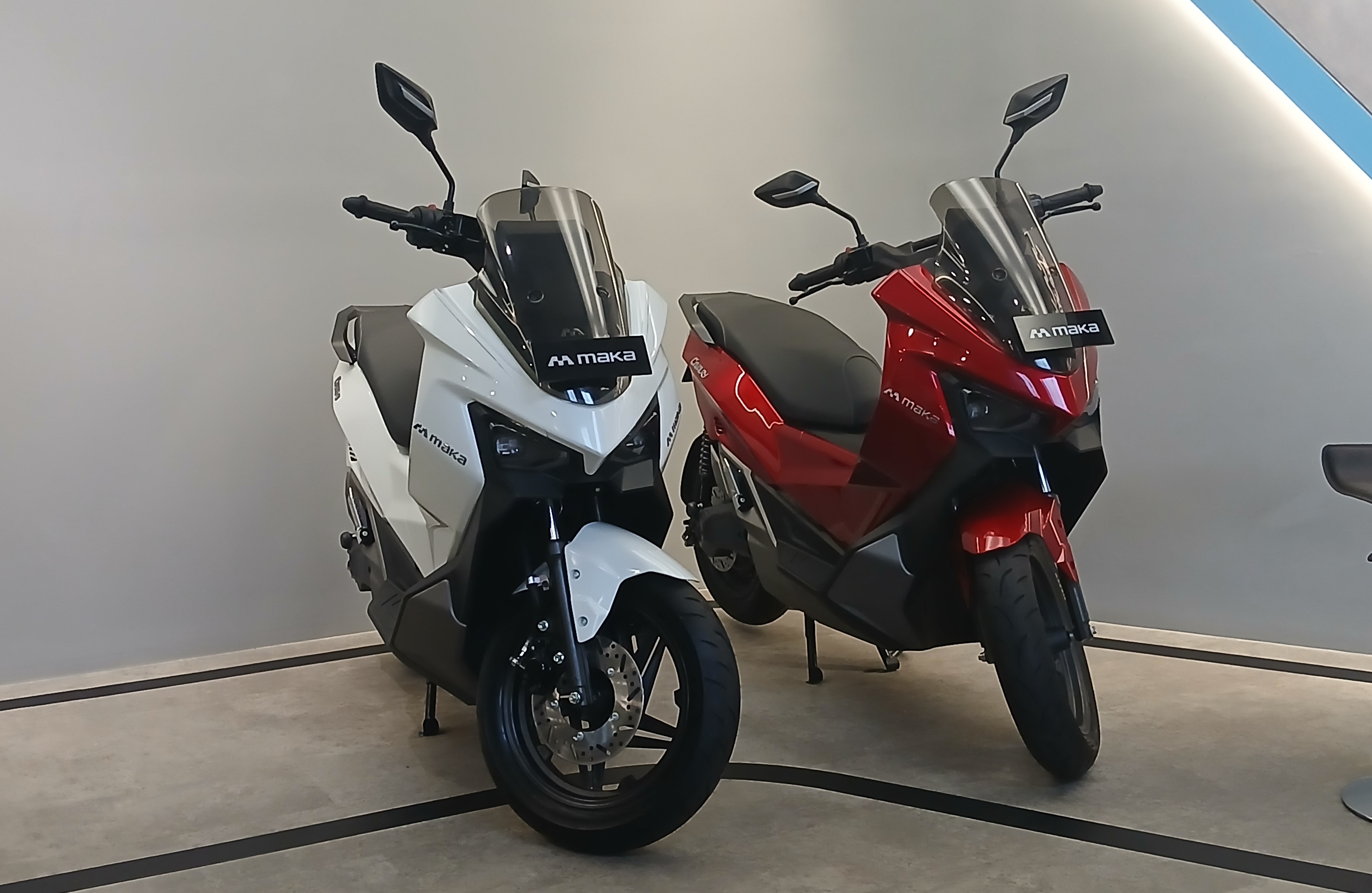 Motor listrik roda tiga dan kendaraan komersial di area perdesaan