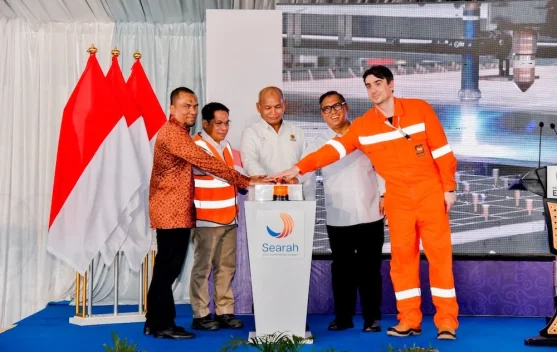 Pemotongan baja pertama fabrikasi FPSO Bahtera Haluan Lestari di Tanjung Balai Karimun