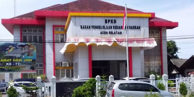Ilustrasi kendaraan dinas dan dokumen pemeriksaan BPK