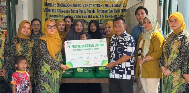 Penyerahan paket sembako oleh Pegadaian Kanwil I Medan di Desa Sidodadi Ramunia