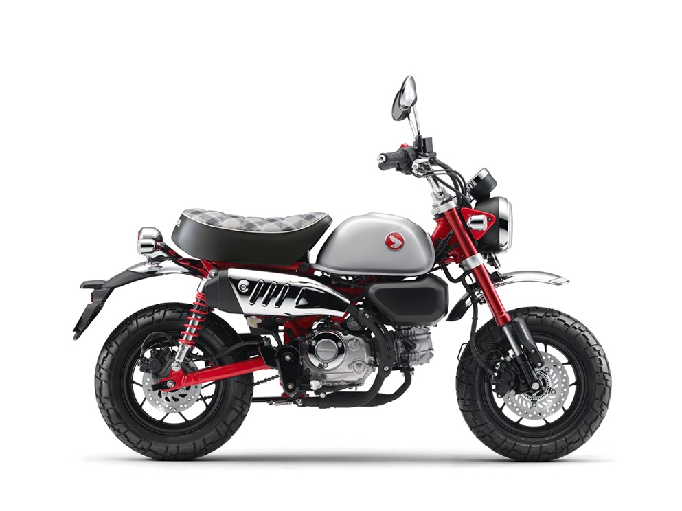 Honda Monkey dengan warna Banana Yellow, Millenium Red, Pearl Cadet Gray dan jok motif kotak